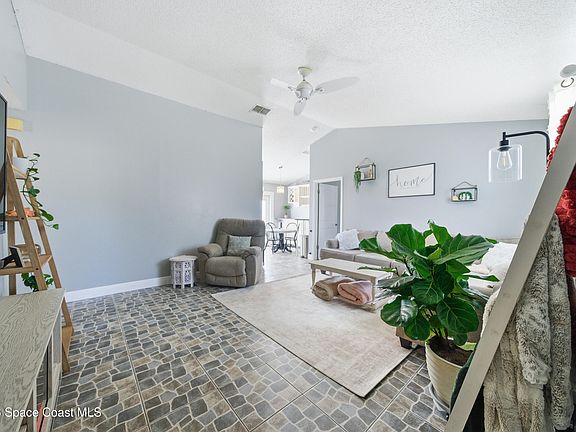 3rd image of 3741 Ranger St