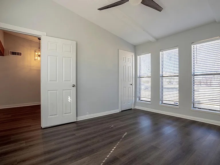 2700 Chancellor Dr — Photo 6