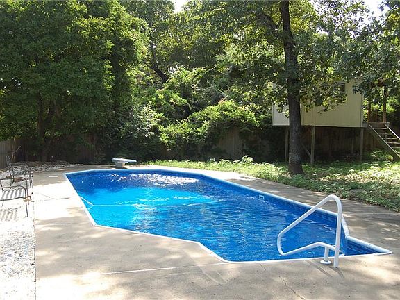 2nd image of 1404 N Hills Blvd