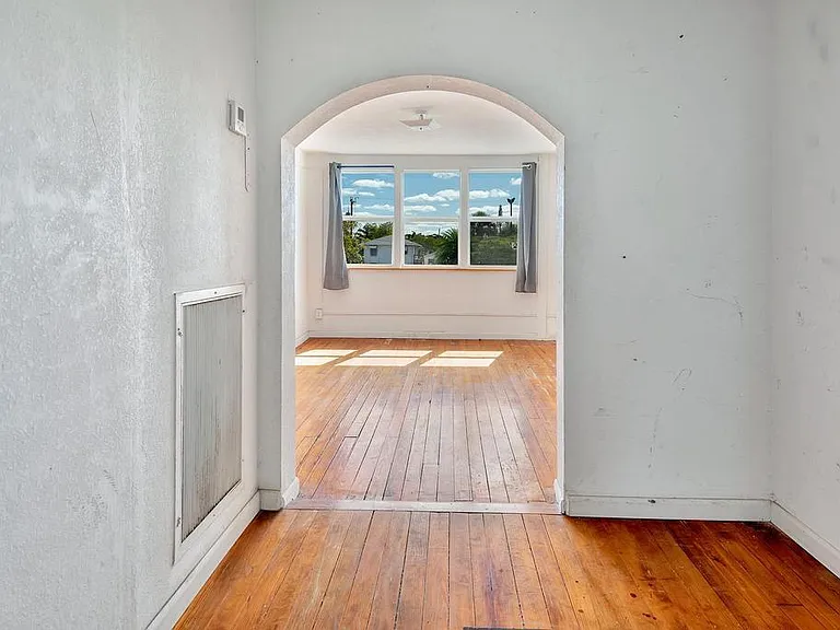 521 N Dixie Hwy — Photo 23