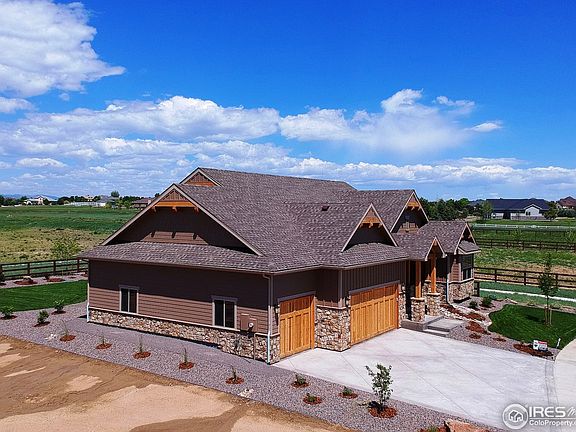 3rd image of 998 Hitch Horse Dr