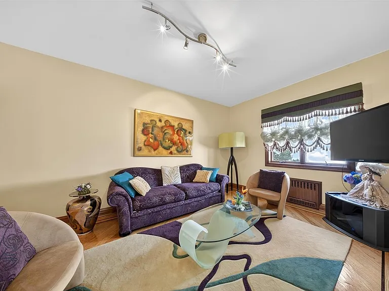 16225 Cryders Ln — Photo 14