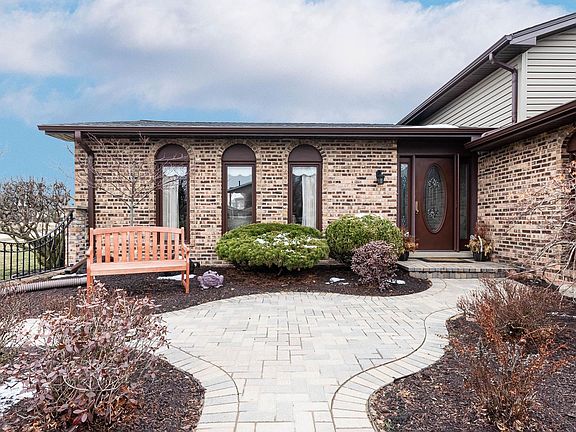 4th image of 472 Fennel Ln