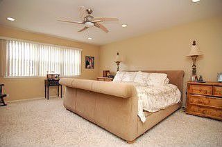 3rd image of 865 Mountain Dr