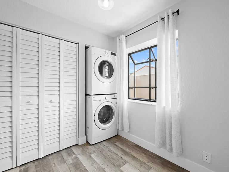 4221 SW 71st Way #4221 — Photo 5