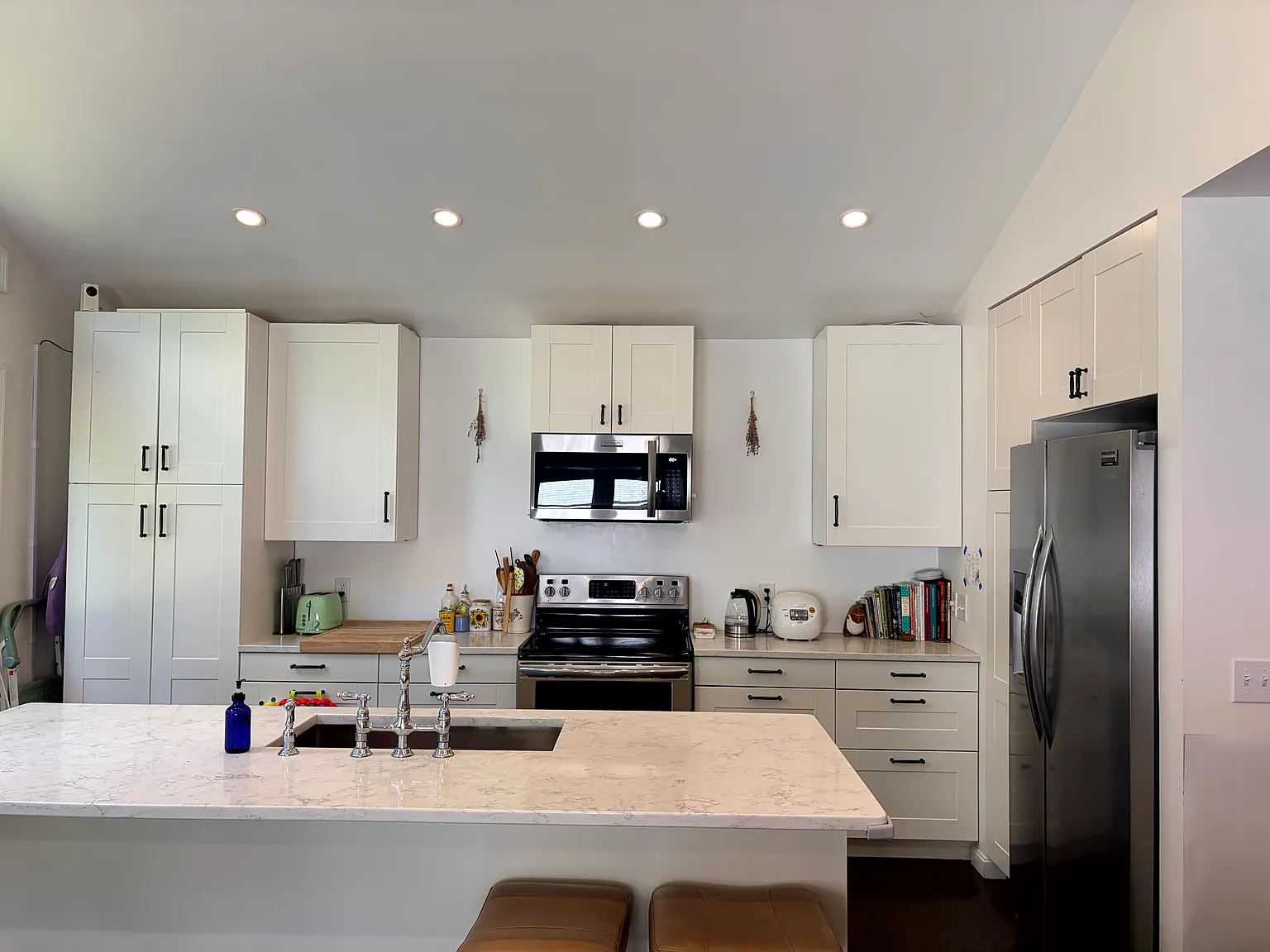 3 bed, 2024 sqft, $5,200 — Photo 4