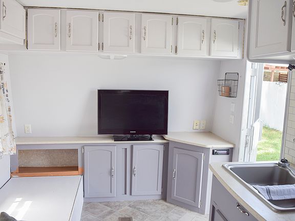 4th image of 738 Carondelay Dr #B