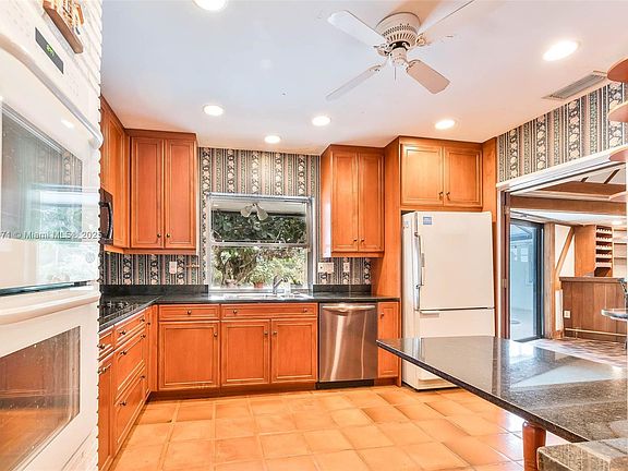 5th image of 10725 SW 72nd Ave