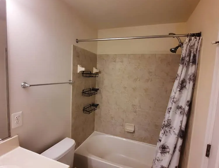 2nd Floor - Master Bedroom - Full (1) Bath