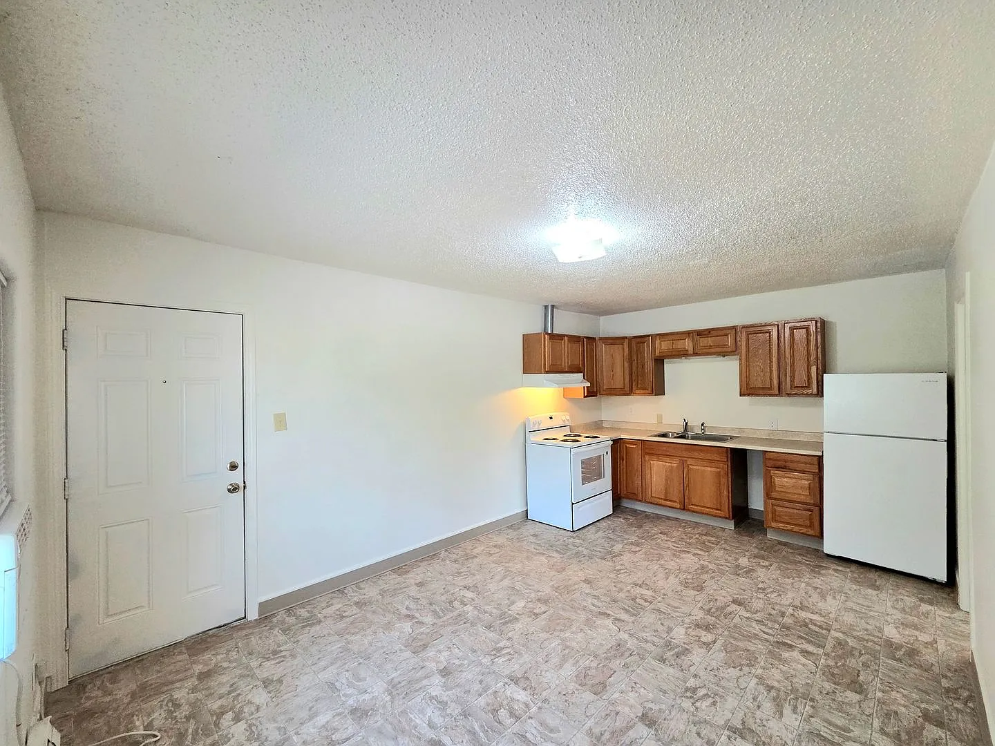 703 Pioneer St. Apts. — Photo 3