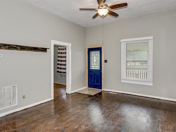 4th image of 202 E Olive St