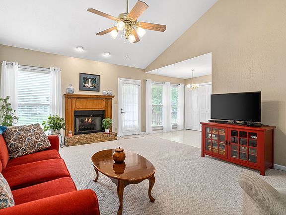 5th image of 271 Kathleen Ct