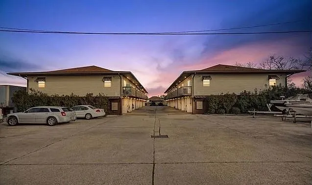1 bed, 1.0 bath, 560 sqft, $1,200 — Photo 2
