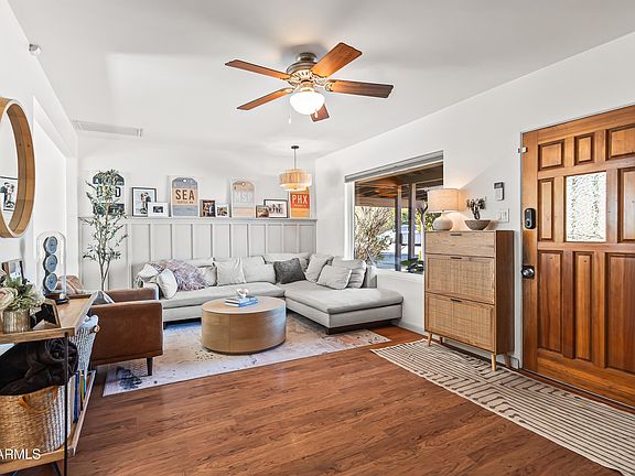 2nd image of 4013 E INDIANOLA Avenue