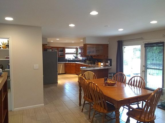 3rd image of 301 Lorraine Dr