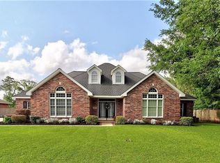 2002 Plantation Dr, Lake Charles, LA 70605