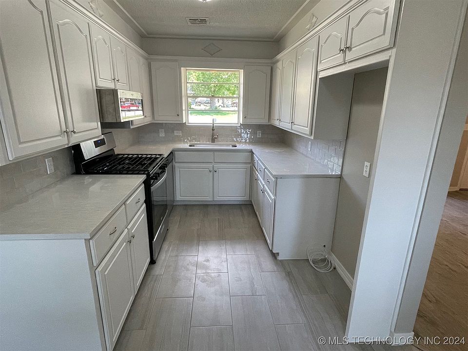 1929 S Gum Ave, Broken Arrow, OK 74012 | Zillow