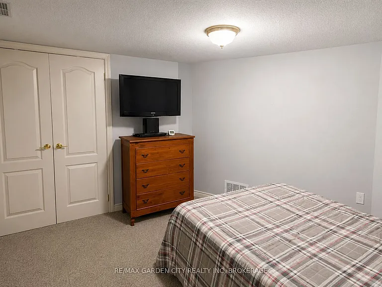 139 South Dr — Photo 9