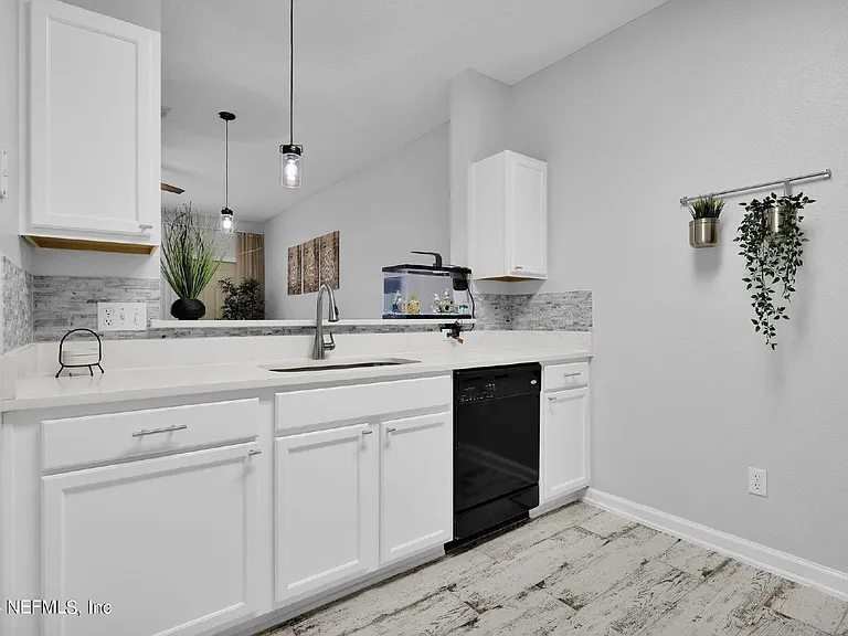862 Southern Creek Dr — Photo 7