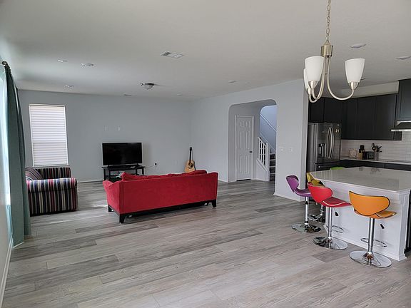2nd image of 140 Kulmbacher Dr