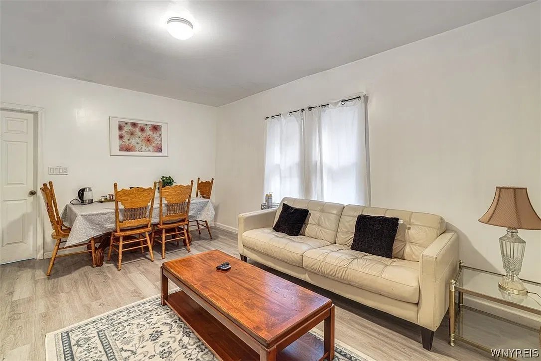 3 bed, 1.0 bath, 962 sqft, $1,250 — Photo 3