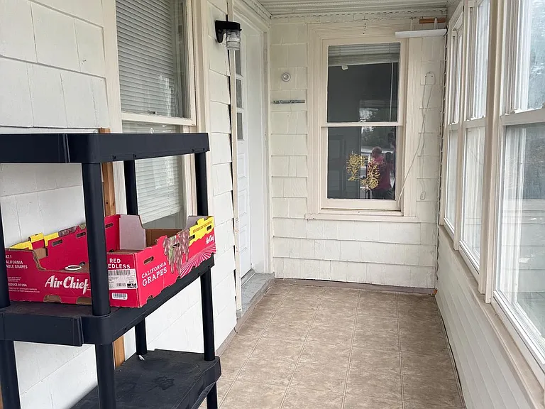 23 S Hess St #B — Photo 8