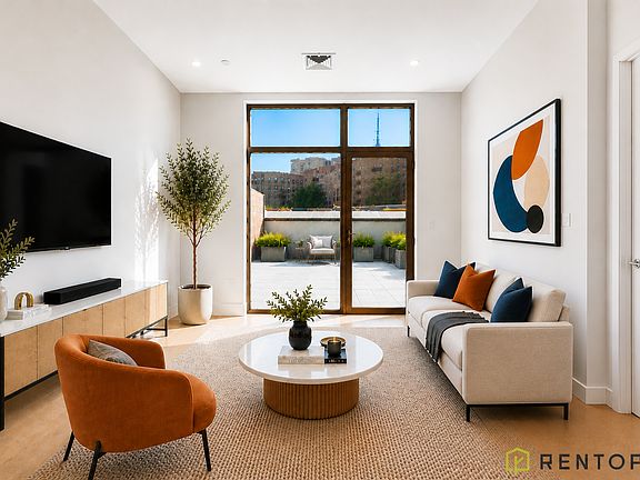 2nd image of 960 Franklin Ave #516