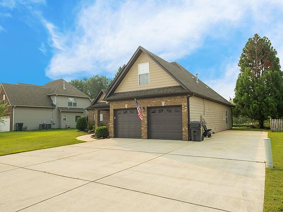 2nd image of 383 Waterford Cove Trl