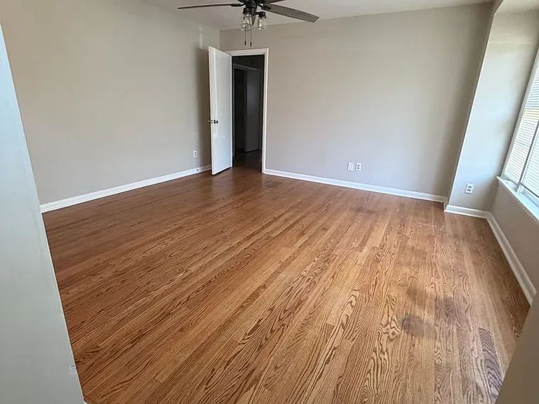 41 Central Ln — Photo 2