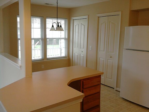5th image of 158 White Cedar Ln