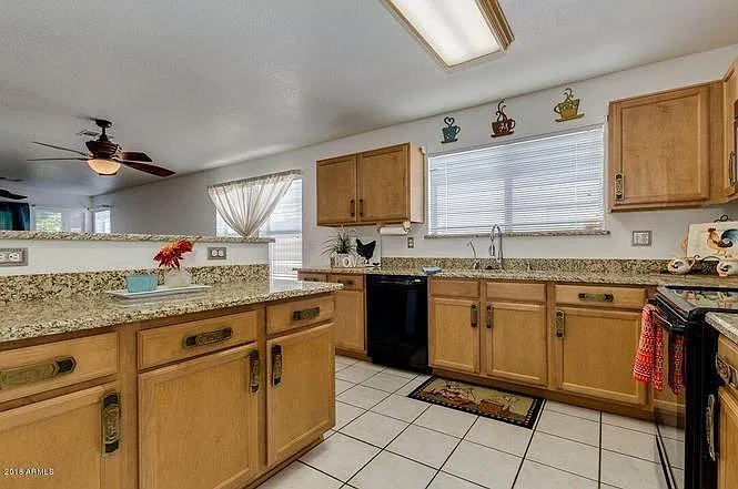 4 bed, 1945 sqft, $2,195 — Photo 2