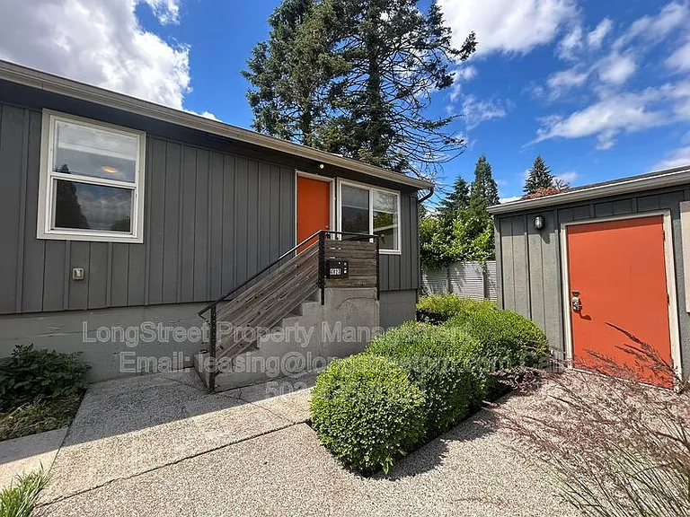 4725 NE 50th Pl — Photo 1
