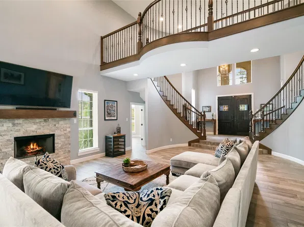 1202 Rocky Falls Ln, Huffman, TX 77336