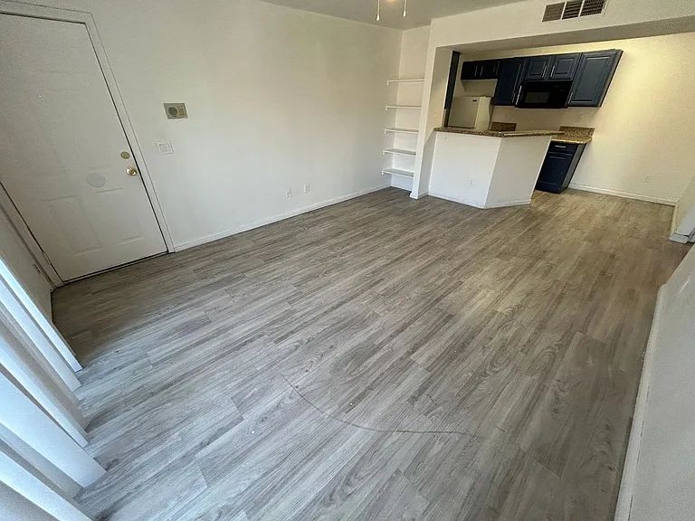 5154 S Jones Blvd #202 — Photo 6