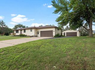 1446 Sharon Pkwy, Shakopee, MN 55379
