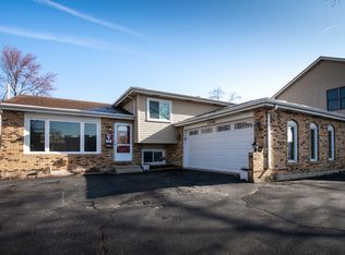 27W560 Warrenville Rd, Warrenville, IL 60555