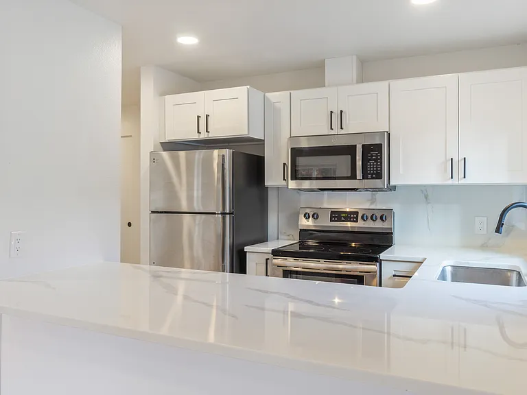 2140 SW Holden St #B3 — Photo 22