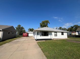 3821 Oakland Rd NE, Cedar Rapids, IA 52402