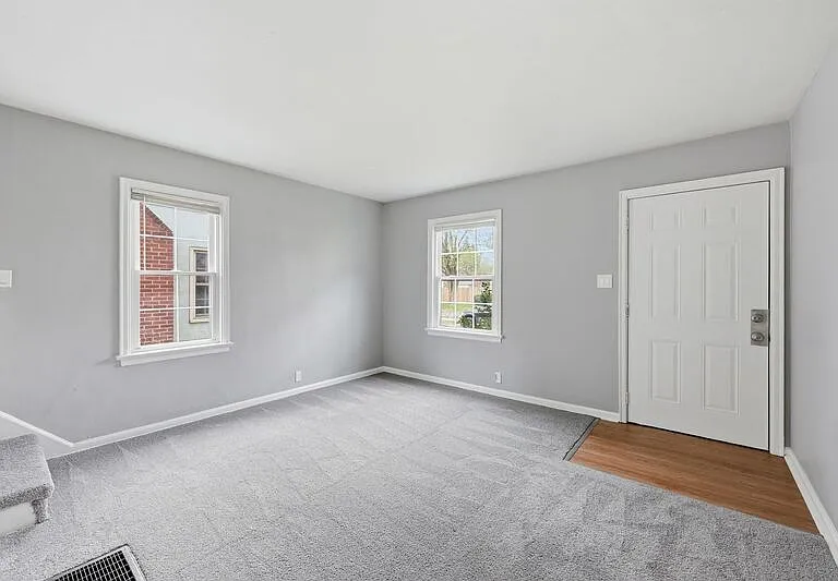 735 E Mithoff St — Photo 6