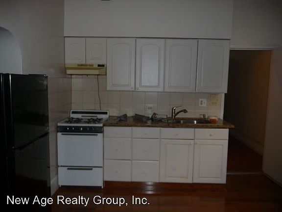 3rd image of 4325 Sansom St APT 1R