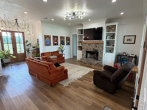 2nd image of 16184 Fleur De Lis Dr