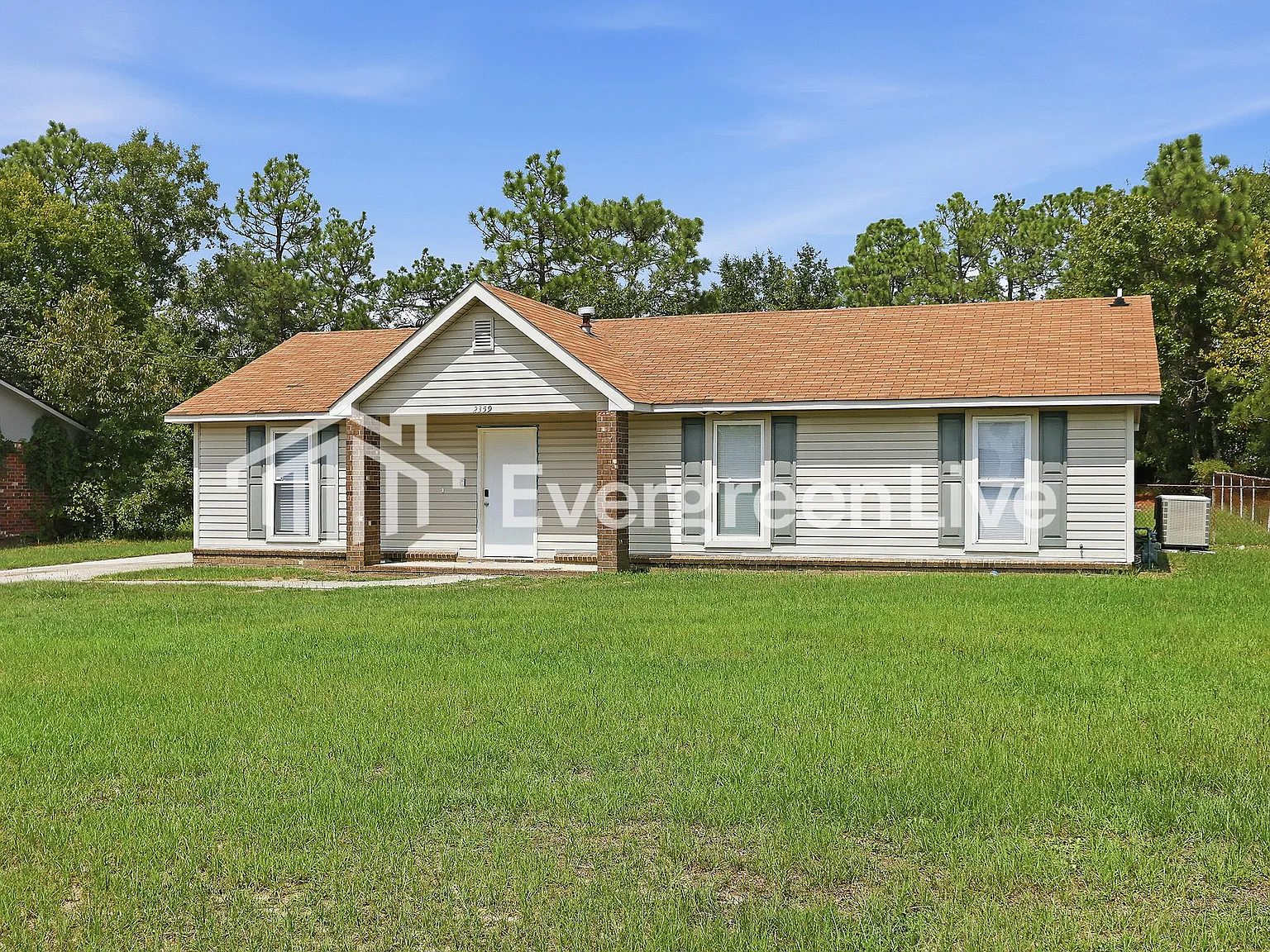 3 bed, 2.0 bath, 1300 sqft, $1,395 — Photo 2