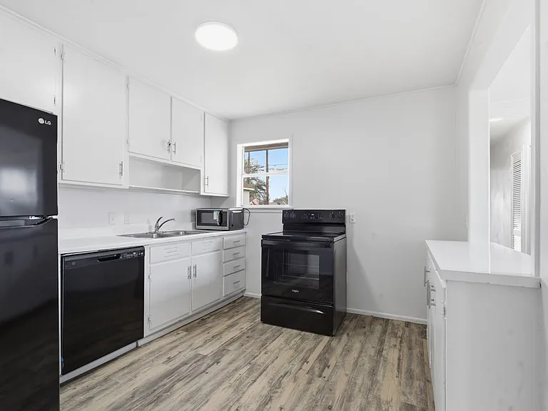 3811 Cedar Spring Dr — Photo 6