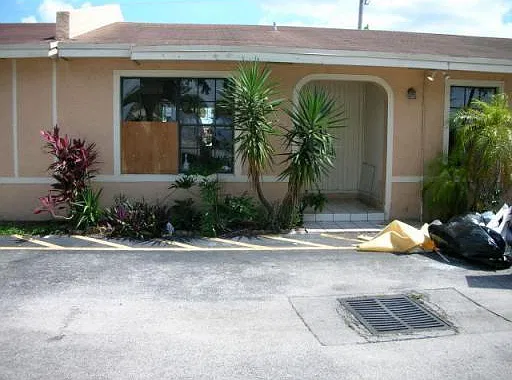 7818 Pembroke Rd — Photo 2