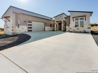 106 Mystic Blfs, Canyon Lake, TX 78133