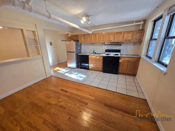313 Summit Ave, Brighton, MA