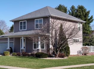 300 Heritage Square Dr, Deerfield, WI 53531