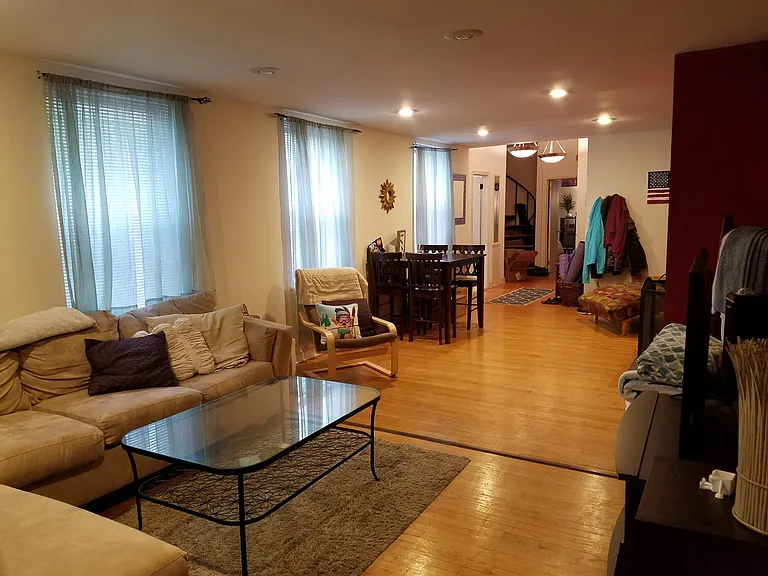 1901 Mount Vernon St #1 — Photo 3