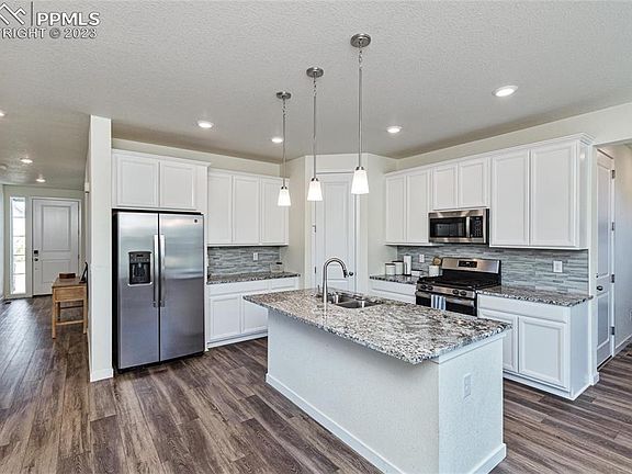2nd image of 850 Avena Dr