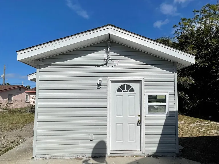 312 10th Ave Drive West — Photo 1